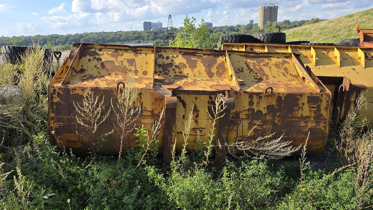 Used 132 inch Caterpillar Bucket