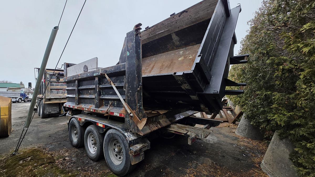 Used 2014 Roll-Off 2 axles