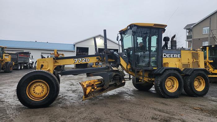 Used 2006 John Deere 772D