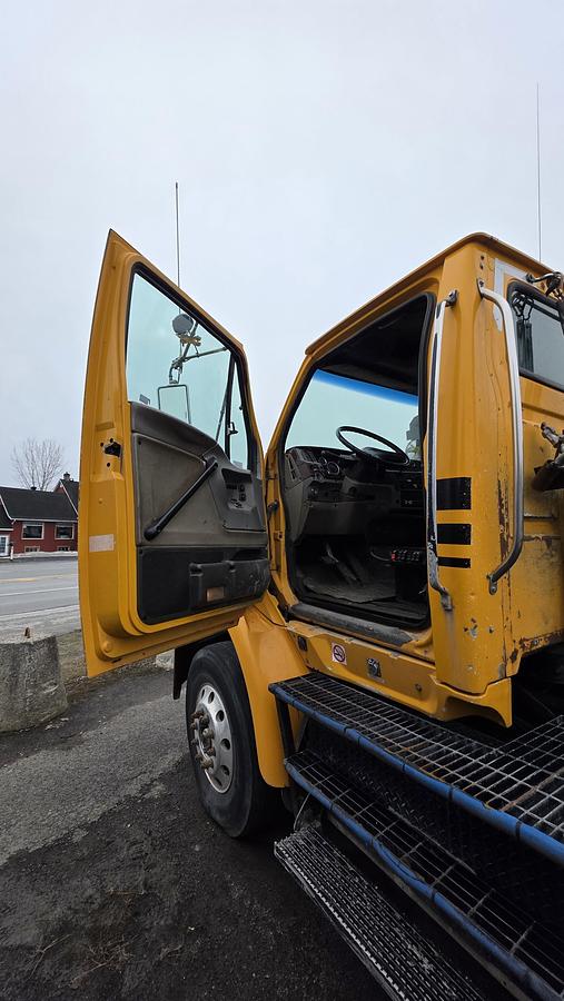 Used 2001 Sterling Shunter