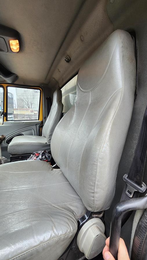 Used 2002 International 7400