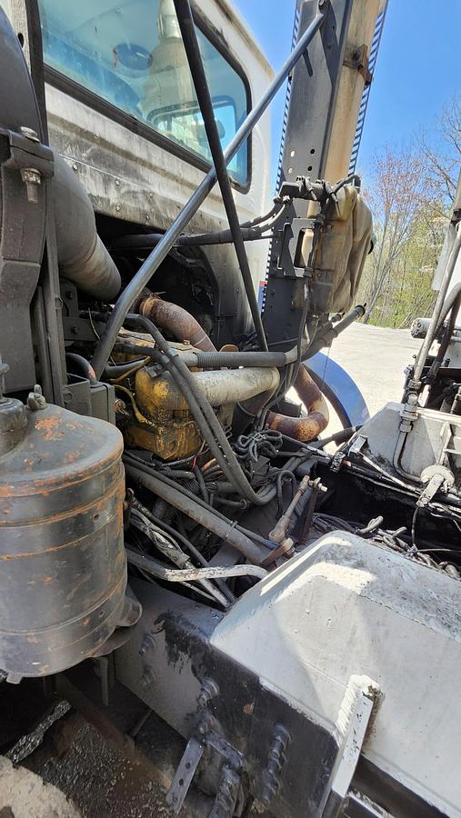 Used 1996 Putzmeister 28m on 2001 Volvo