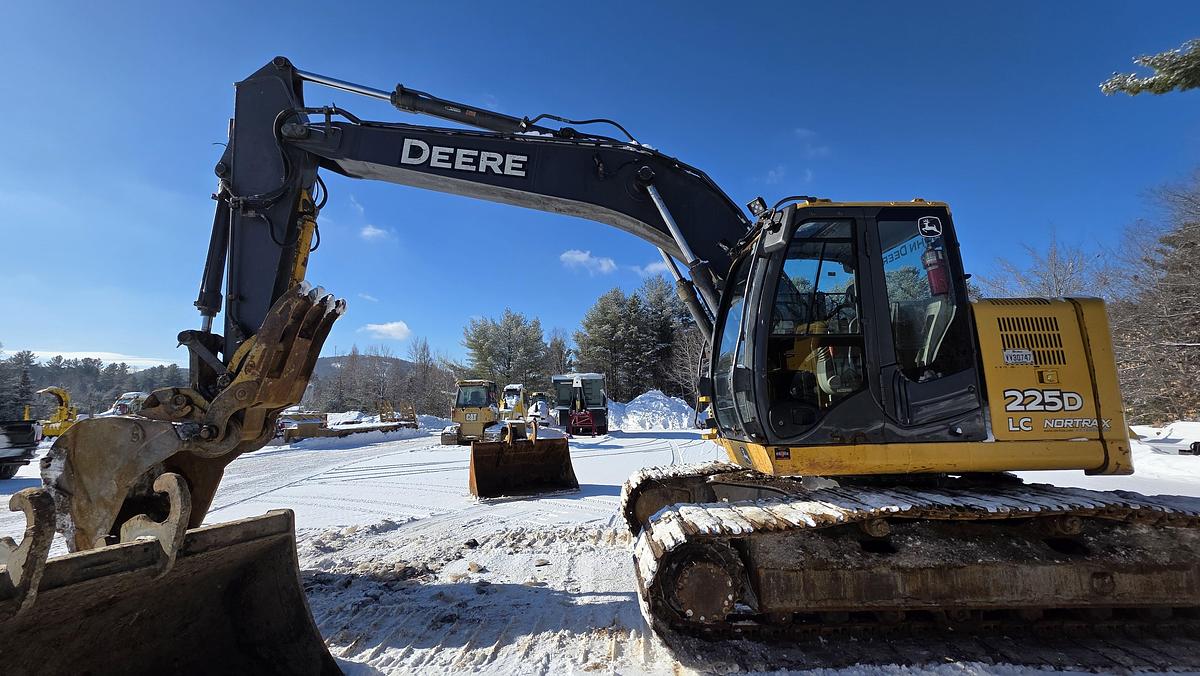 Used 2011 John Deere 225DLC