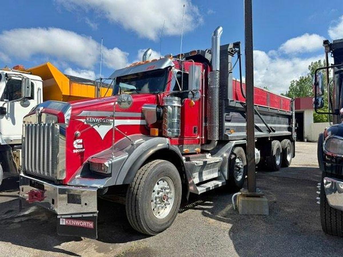 Used 2021 Kenworth T800