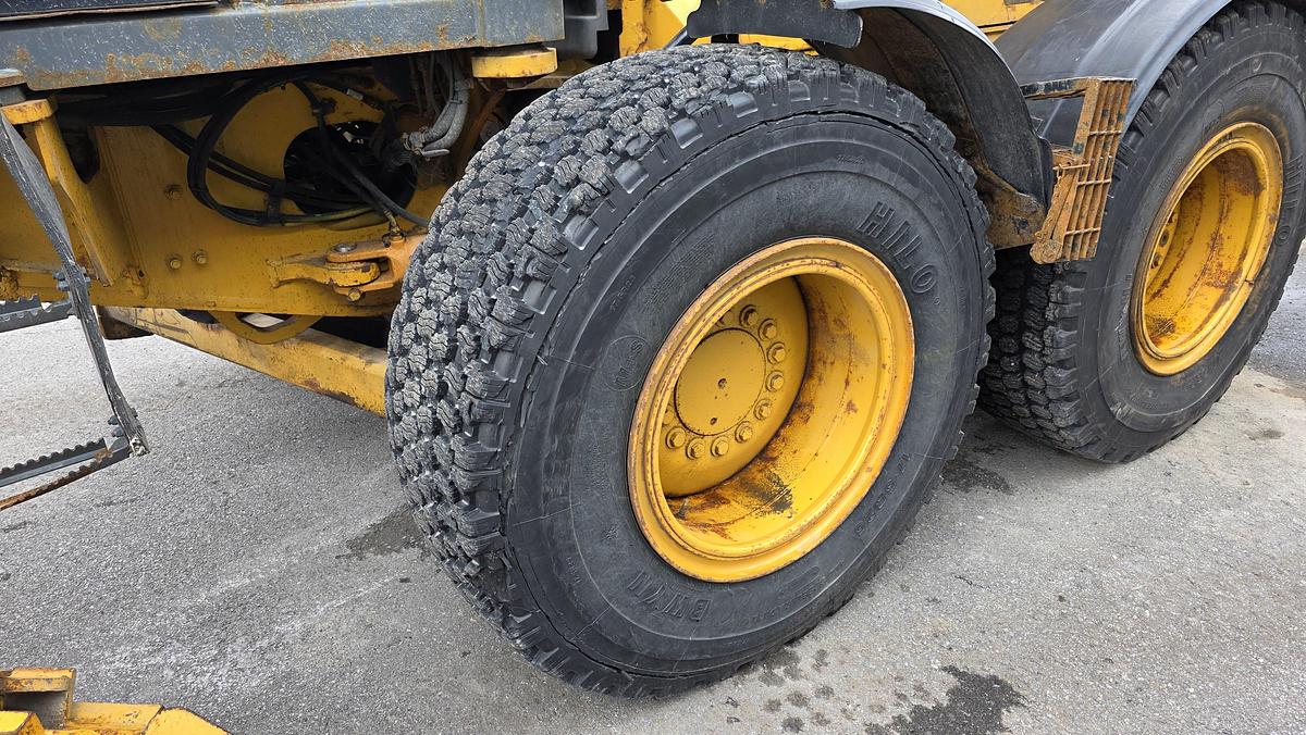 Used 2010 John Deere 772G
