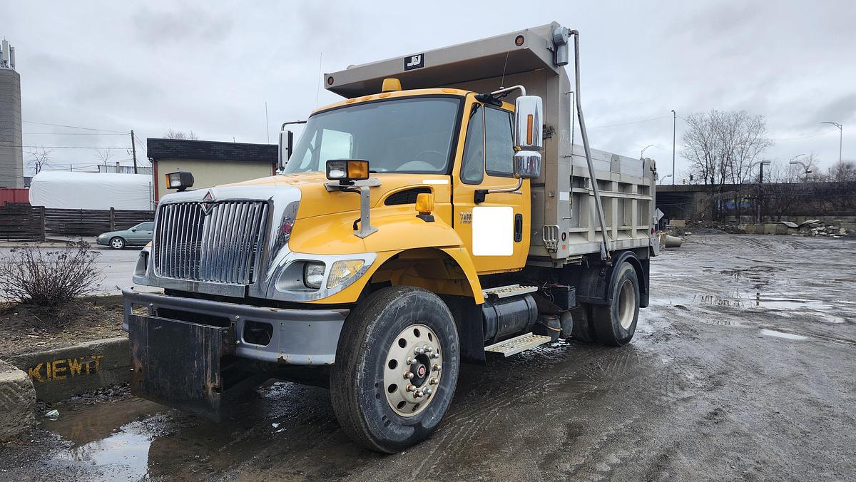 Used 2002 International 7400