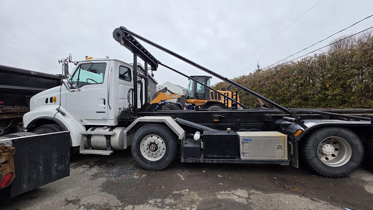 Used 2007 Sterling Roll-Off