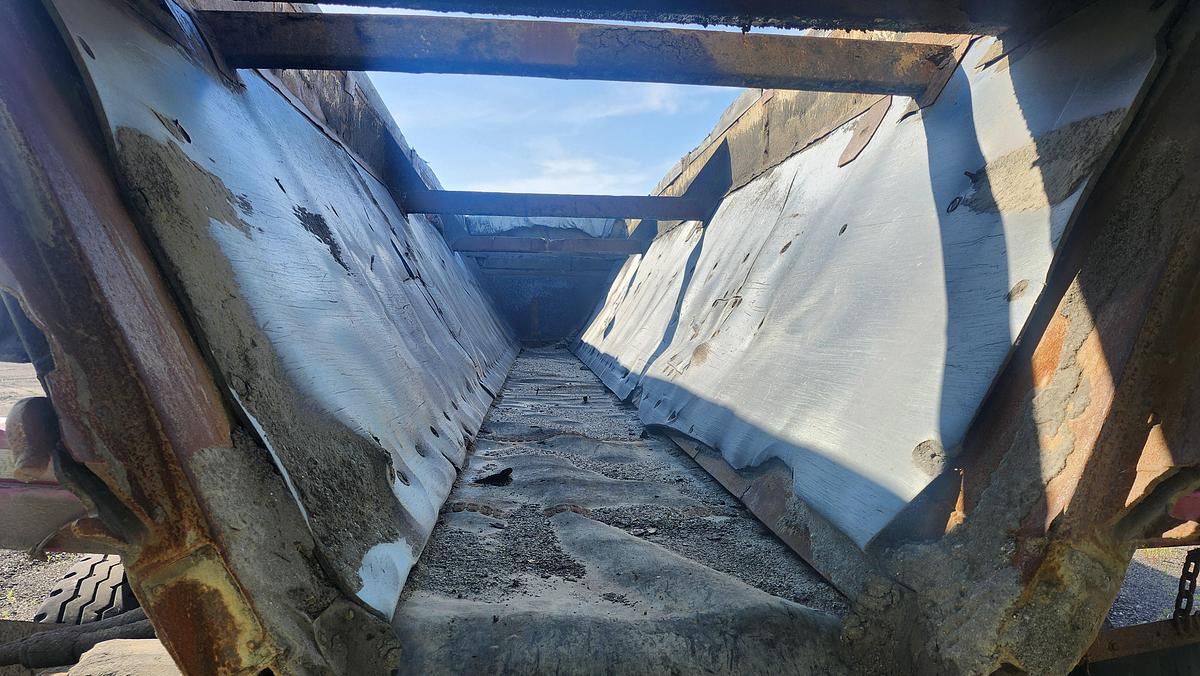 Used 1999 Red River LB439 / 4 axles strap trailer