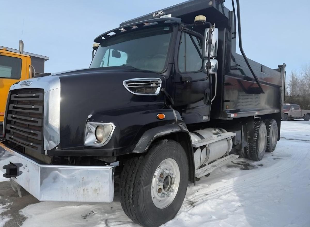 Used 2017 Freightliner SD112