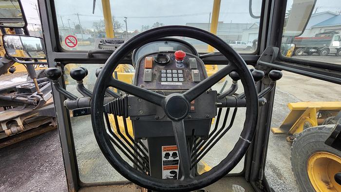 Used 2003 Volvo G720B