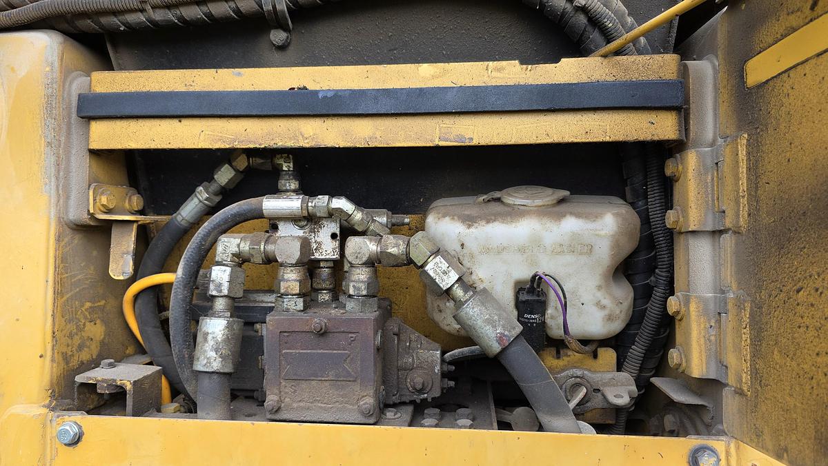 Used 2004 Caterpillar D3C XL