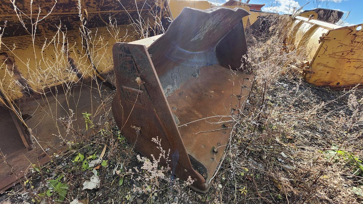 Used Caterpillar 102" Bucket