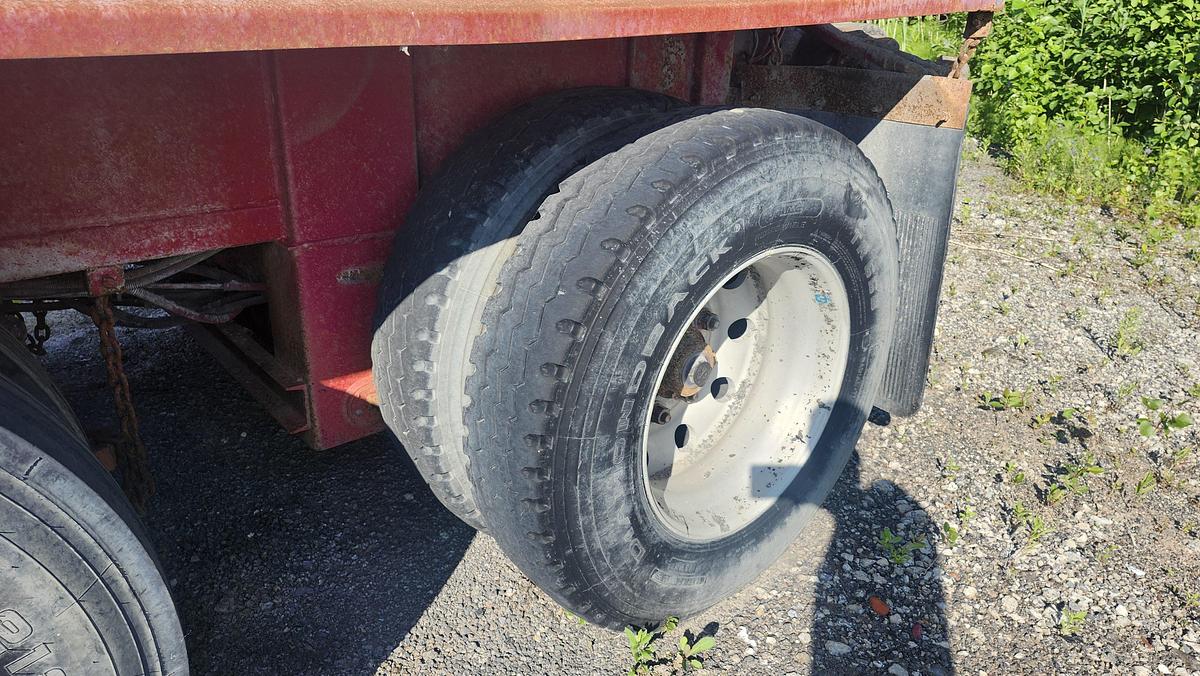 Used 1999 Red River LB439 / 4 axles strap trailer