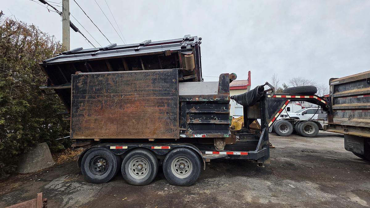 Used 2014 Roll-Off 2 axles