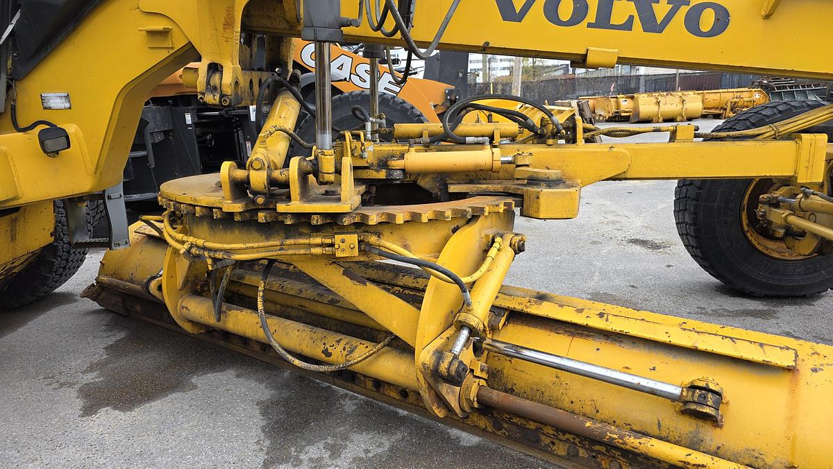 Used 2006 Volvo G740B