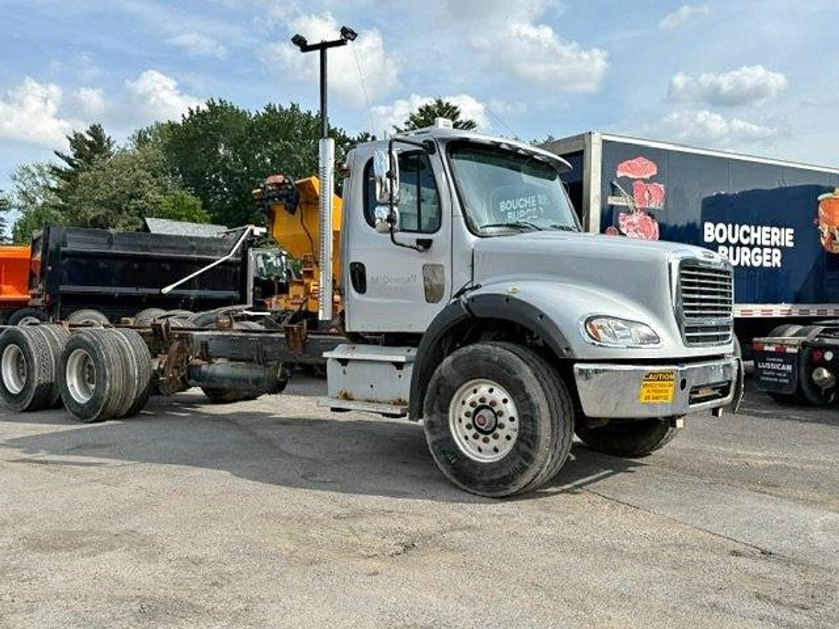 Used 2016 Freightliner M2-112