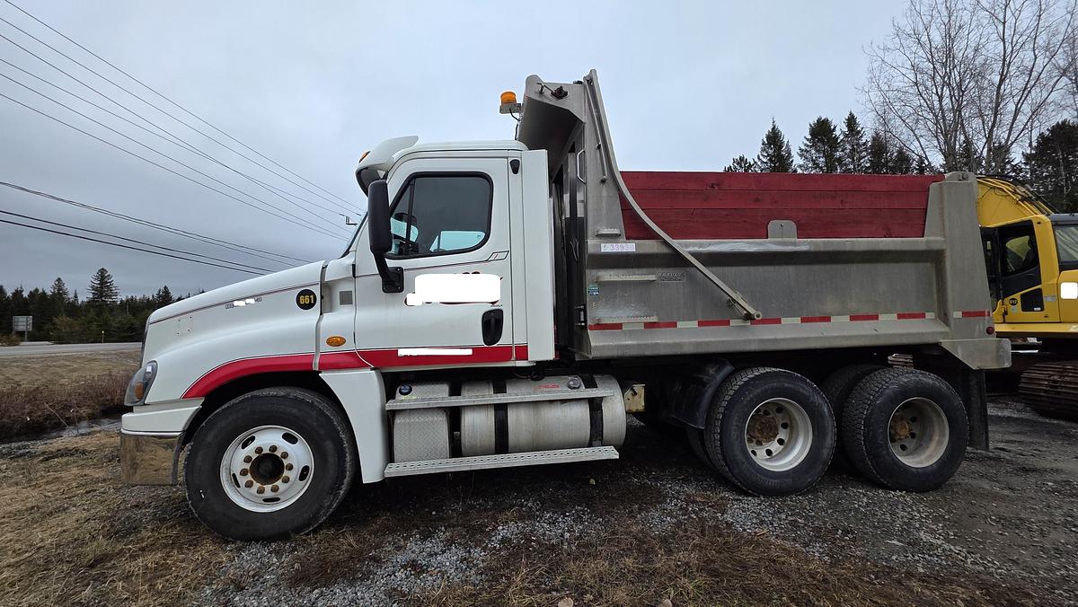 Used 2017 Freightliner Cascadia 125