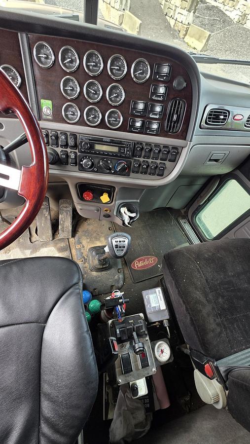 Used 2012 Peterbilt Tandem