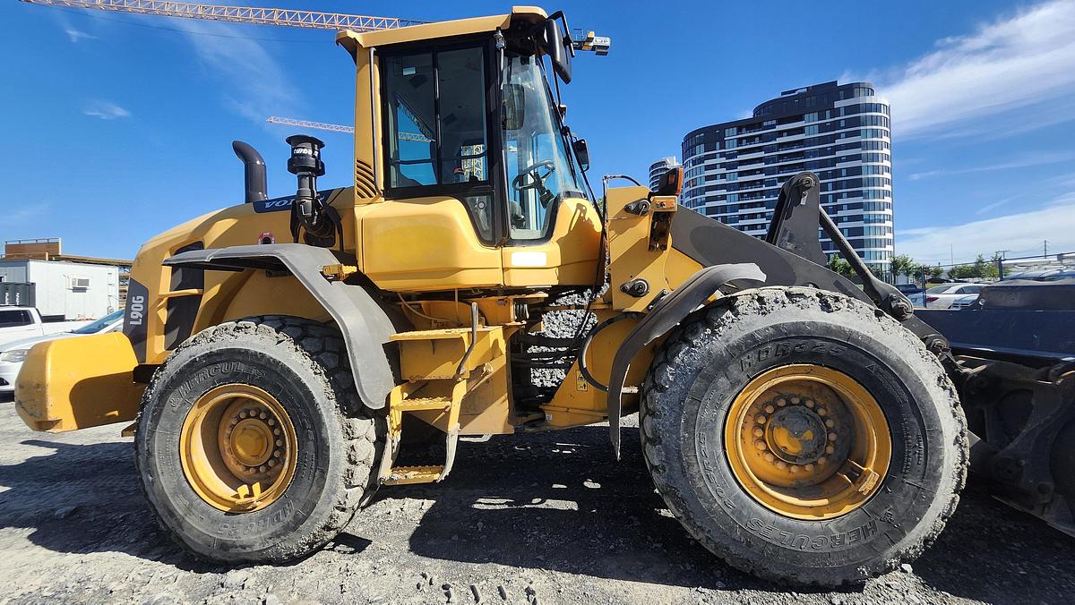Used 2014 Volvo L90G