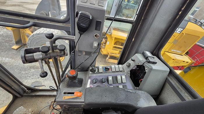 Used 2003 Volvo G720B