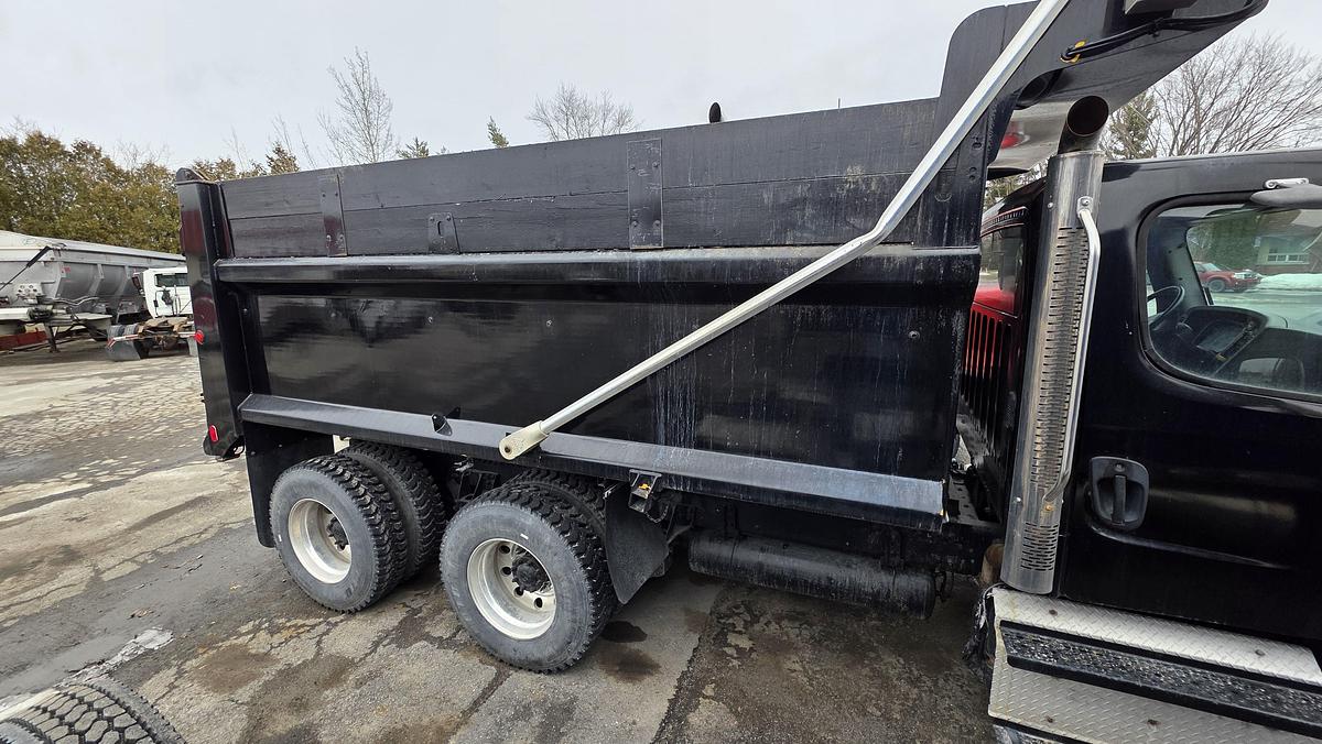 Used 2015 Freightliner M2-112