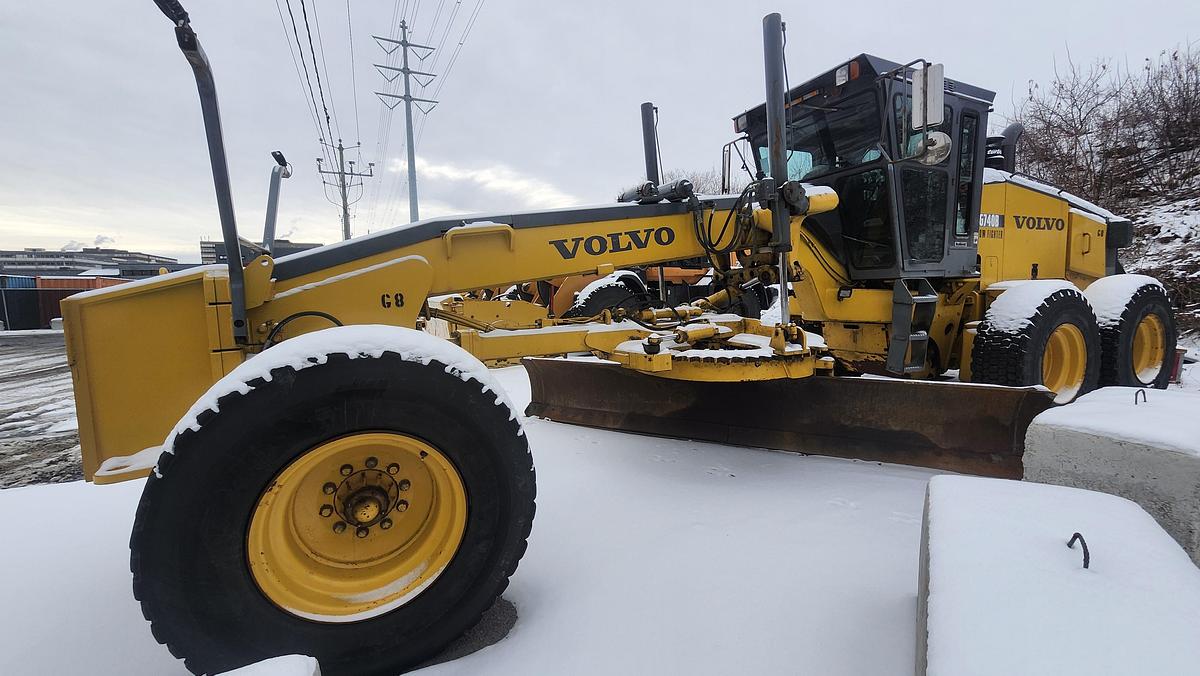 Used 2006 Volvo G740B