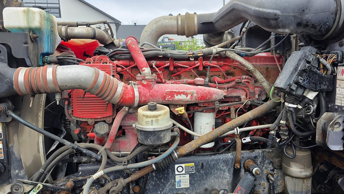 Used 2012 Peterbilt Tandem