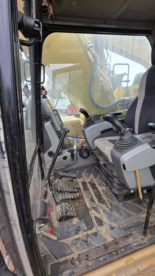 Used 2016 Caterpillar 330F