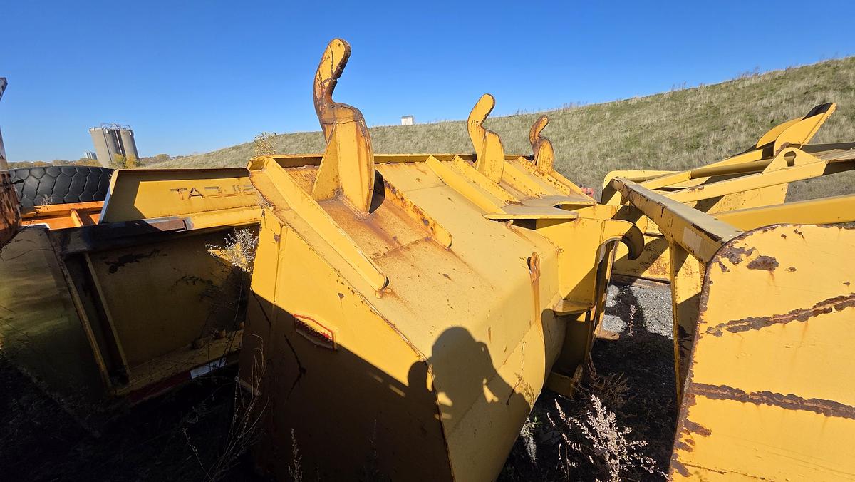 Used CAT 11 Feet Bucket With Snow Box