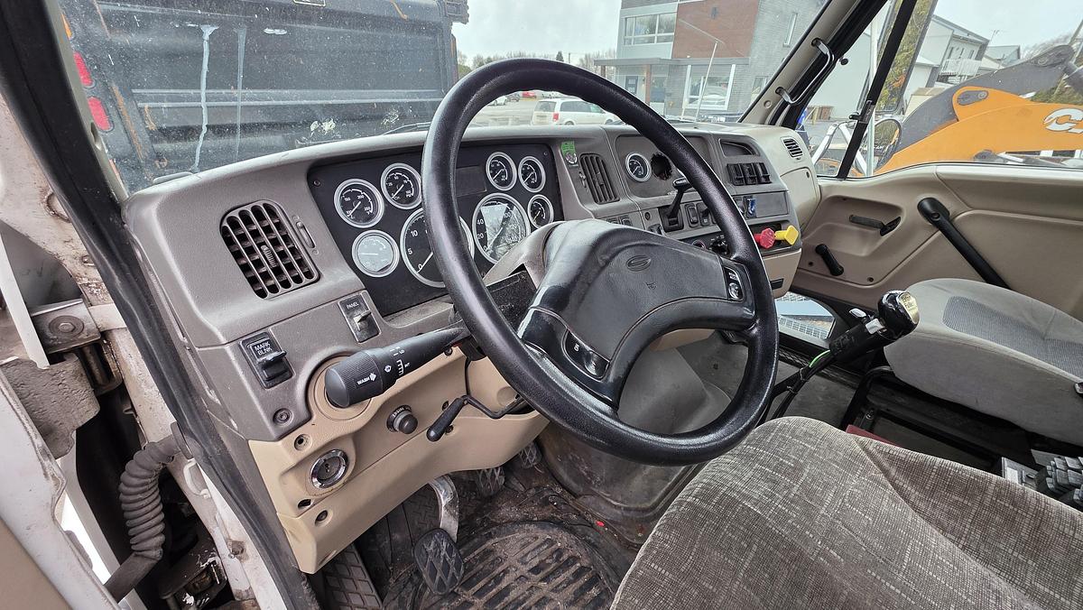 Used 2007 Sterling Roll-Off