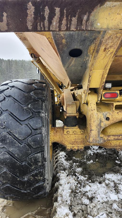 Used 2001 Caterpillar 735