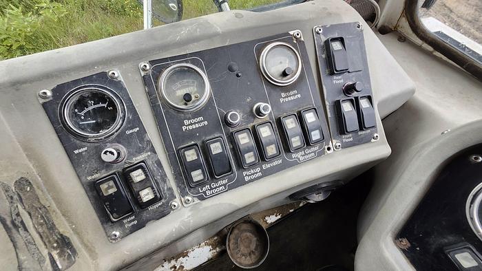 Used 2001 Johnston 4000