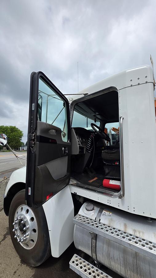 Used 2019 Kenworth T370