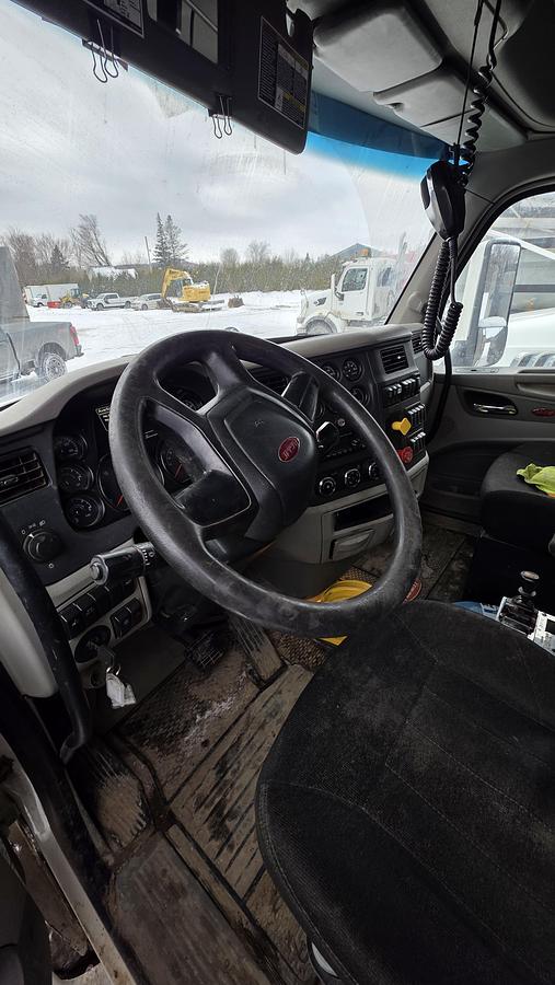 Used 2020 Peterbilt Dump truck