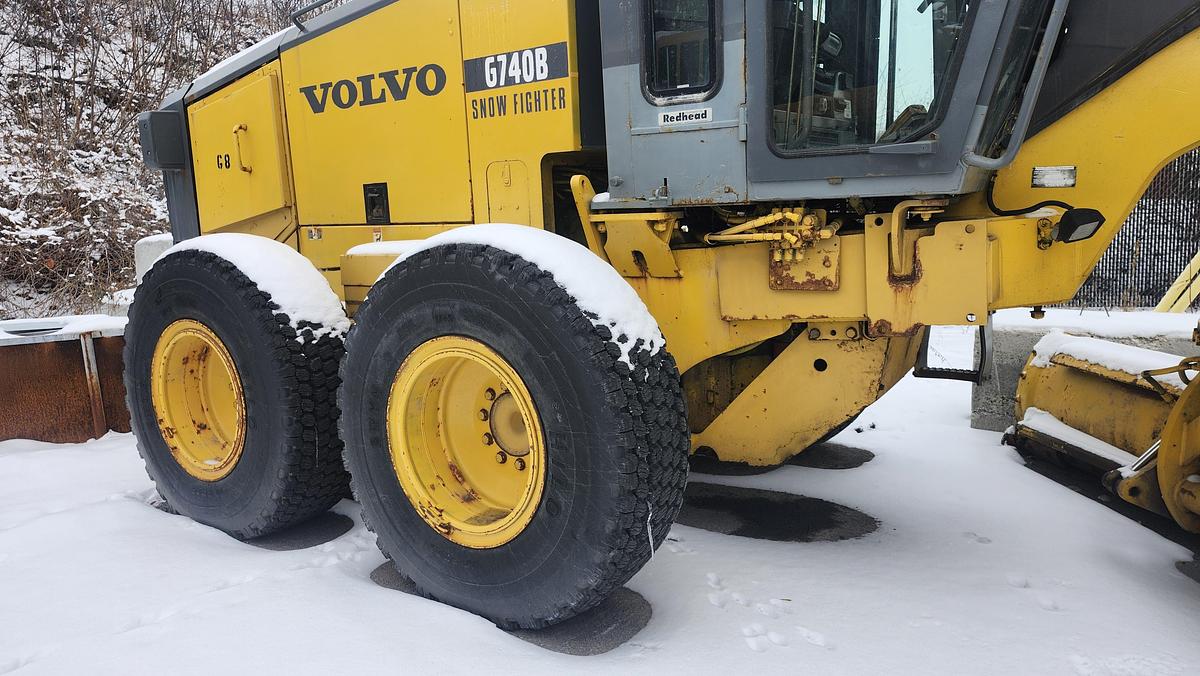 Used 2006 Volvo G740B