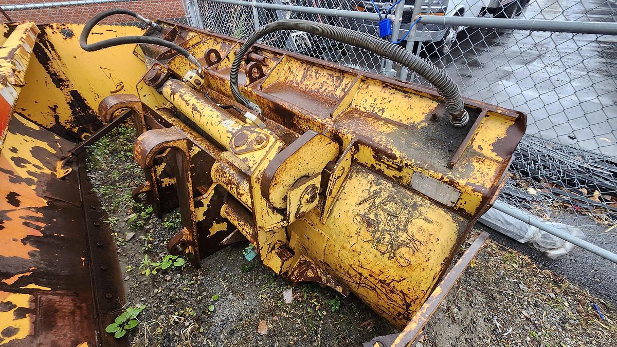 Used 120″ Side dump Bucket for CAT 938G