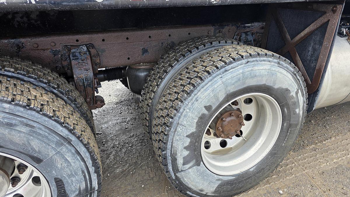 Used 2012 Peterbilt Tandem