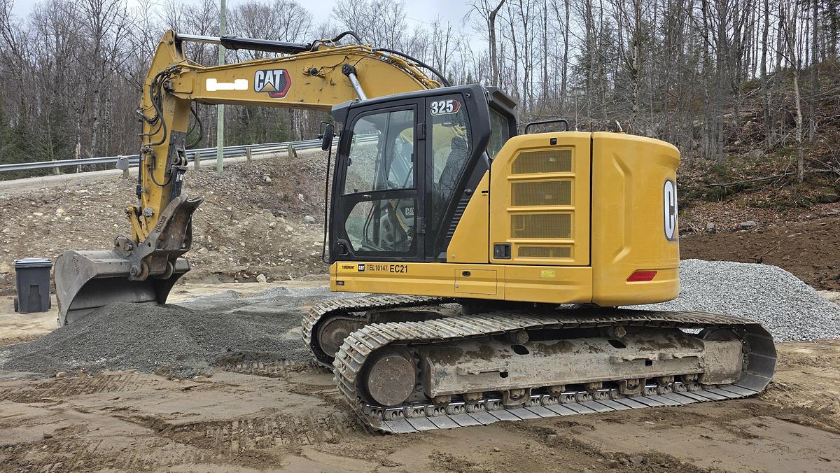 Used 2021 Caterpillar 325-07