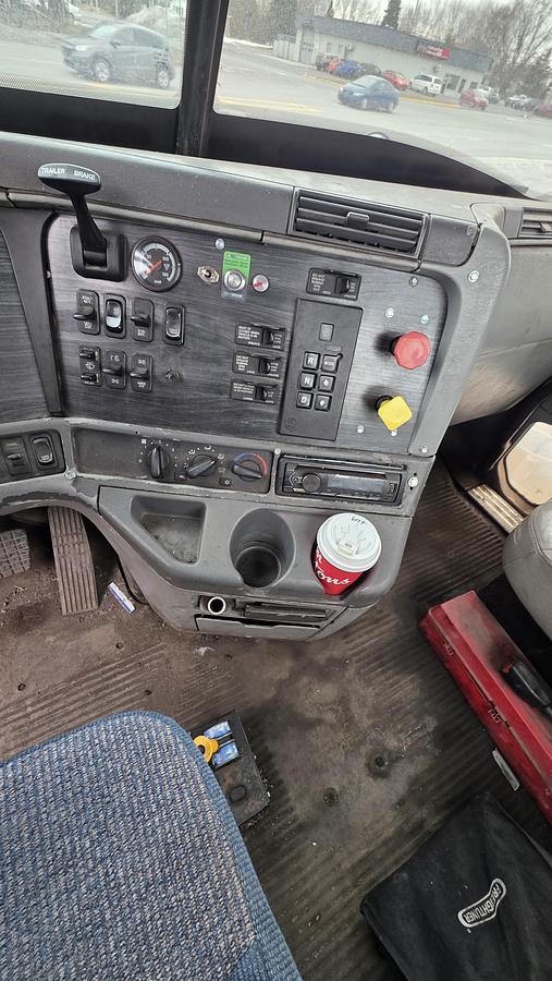 Used 2006 Freightliner Columbia