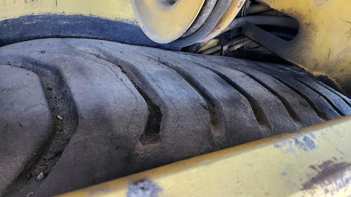 Used 1998 Caterpillar AP-1055B