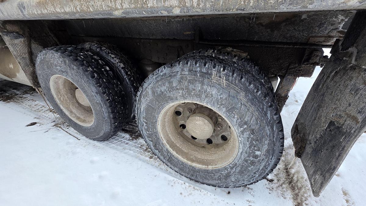 Used 2020 Peterbilt Dump truck