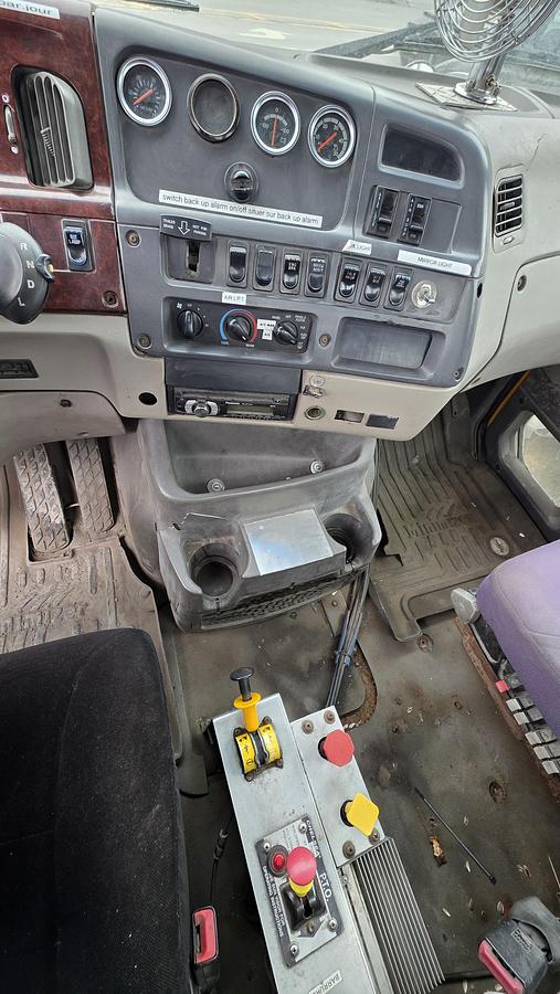 Used 2001 Sterling Shunter