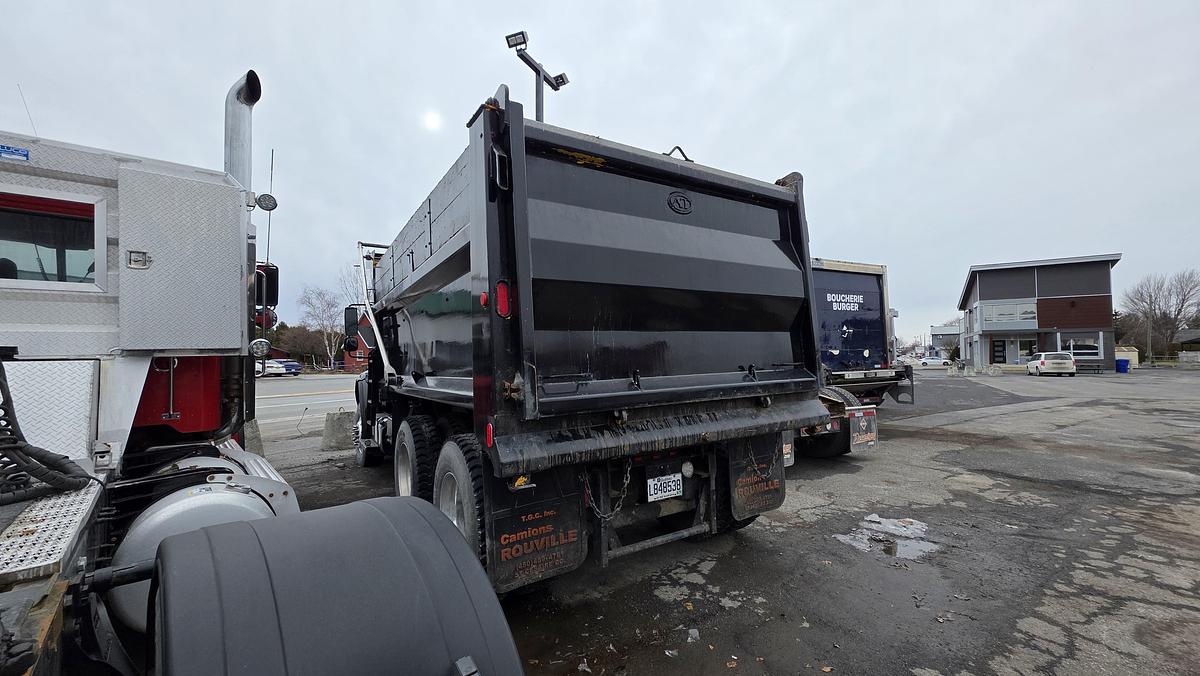 Used 2015 Freightliner M2-112