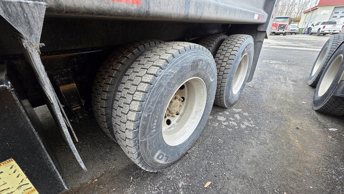 Used 2017 Freightliner SD114