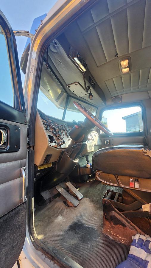 Used 2009 Peterbilt 348