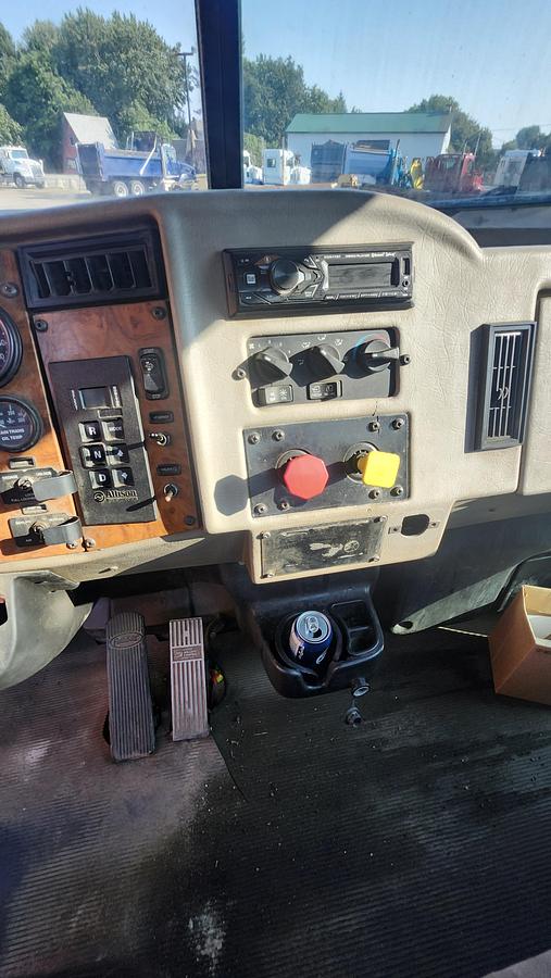 Used 2009 Peterbilt 348