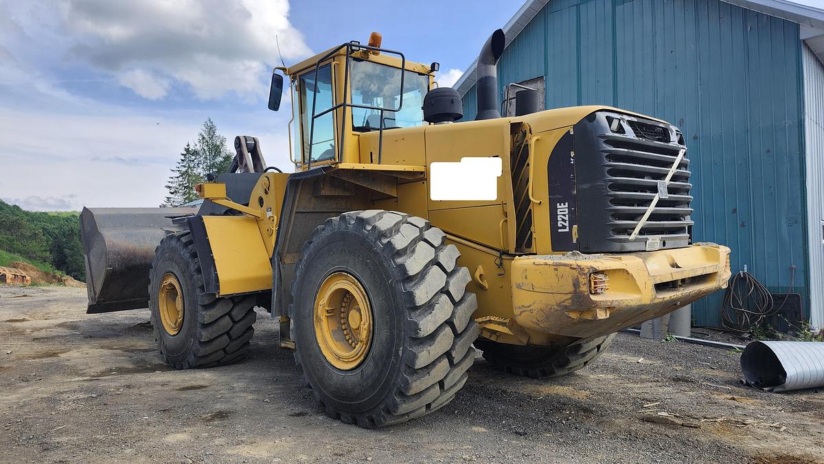 Used 2005 Volvo L220E