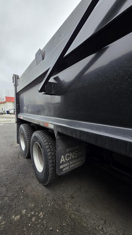 Used 2017 Freightliner SD114
