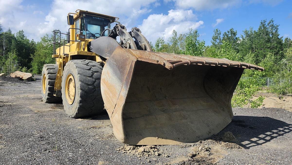 Used 2003 Volvo L330E