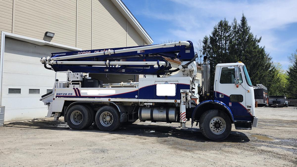 Used 1996 Putzmeister 28m on 2001 Volvo